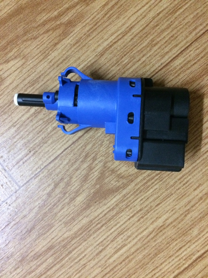 Công tắc chân phanh